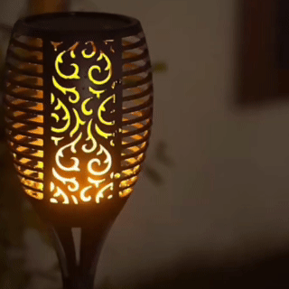 Lampă solară cu efect de flacără pâlpâitoare